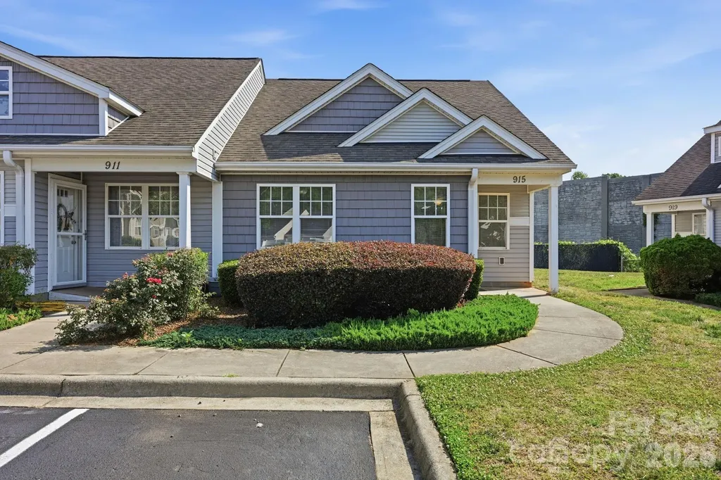 915 Barracuda Avenue Statesville NC 28677
