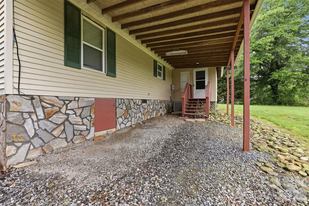 1309 Poole Gooden Road Hiddenite NC 28636