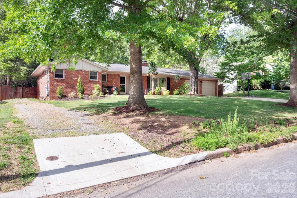 25 Bevlyn Drive Asheville NC 28803
