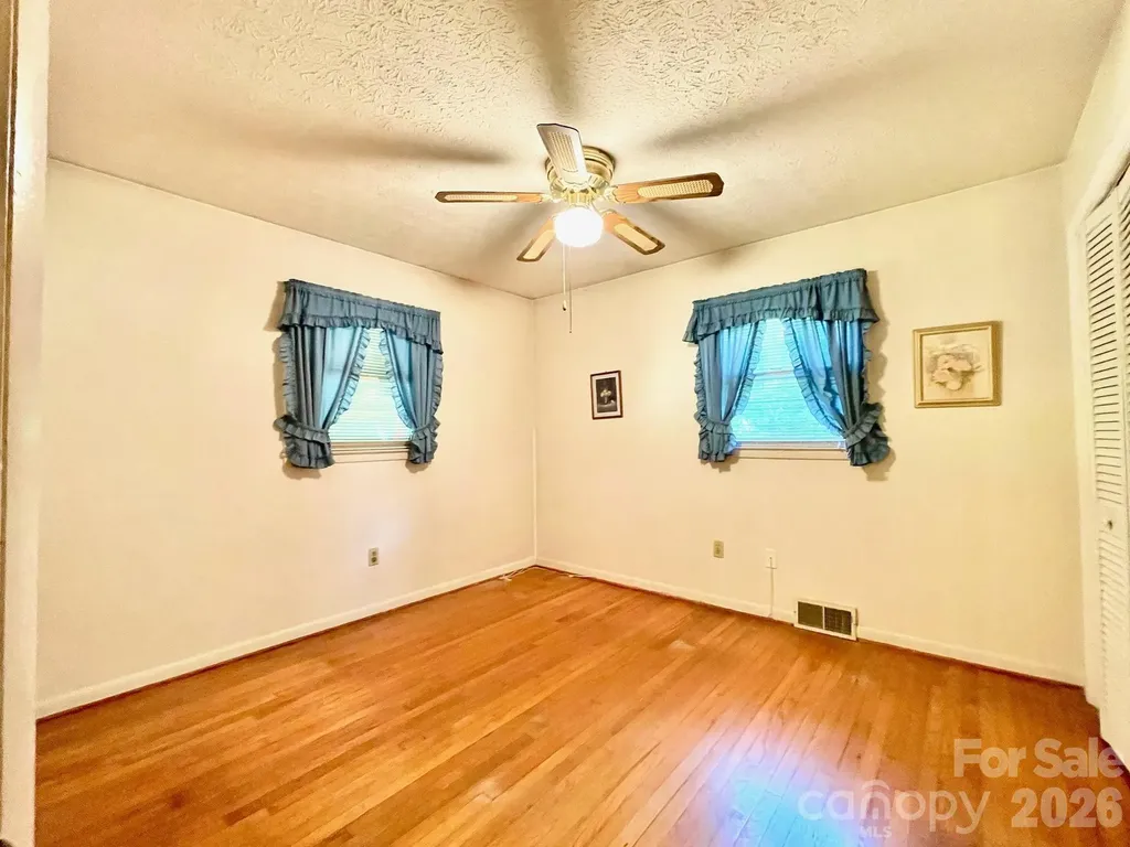 213 N Park Lane Black Mountain NC 28711
