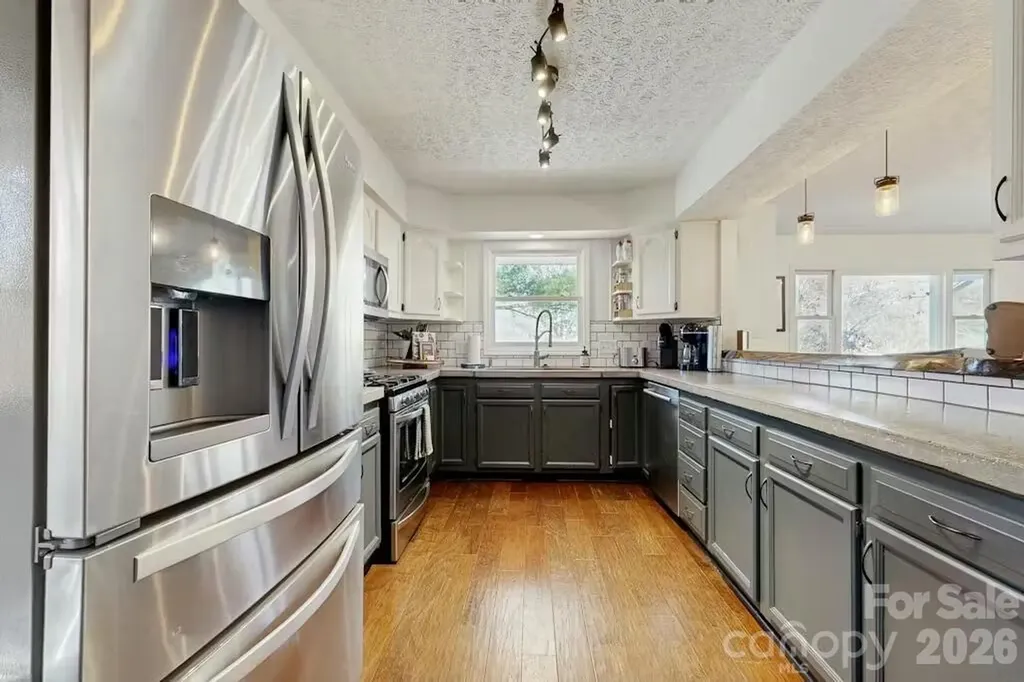 121 Oak Terrace Arden NC 28704