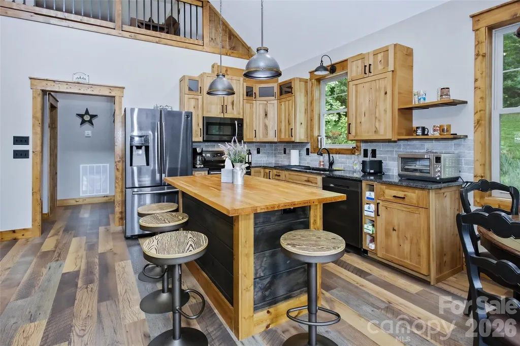 211 Wimbledon Court Leicester NC 28748