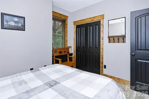 211 Wimbledon Court Leicester NC 28748
