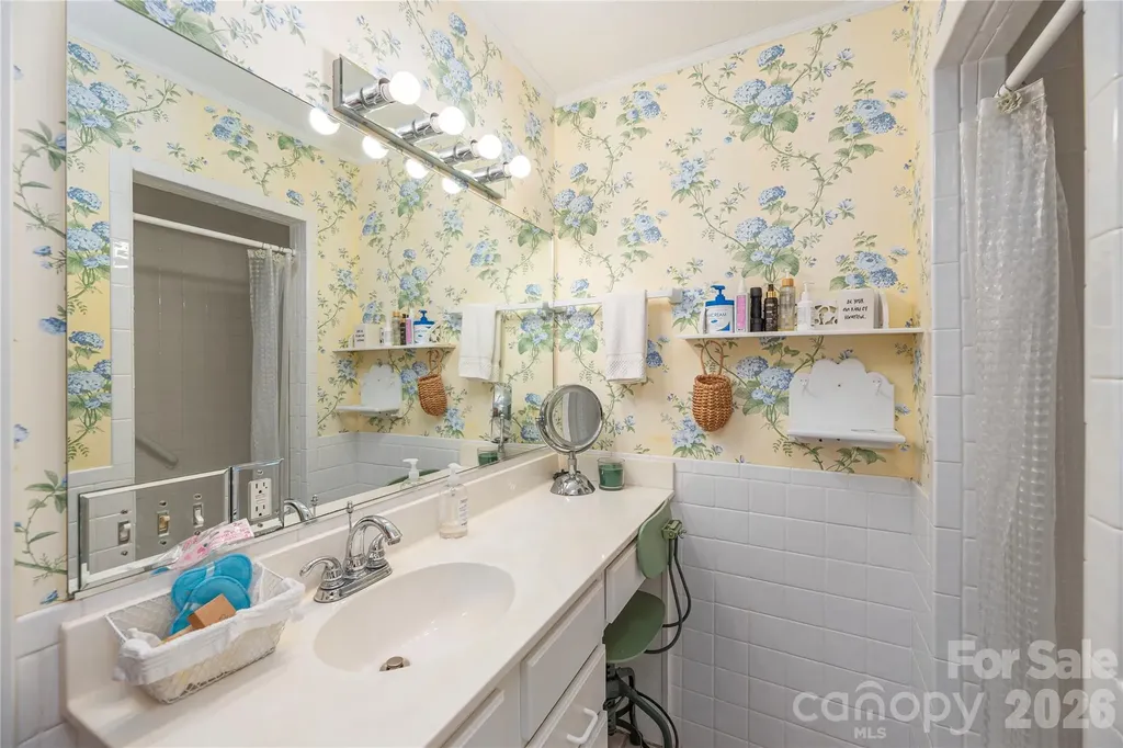 868 Cabin Flats Road Sylva NC 28723
