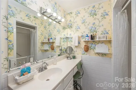 868 Cabin Flats Road Sylva NC 28723