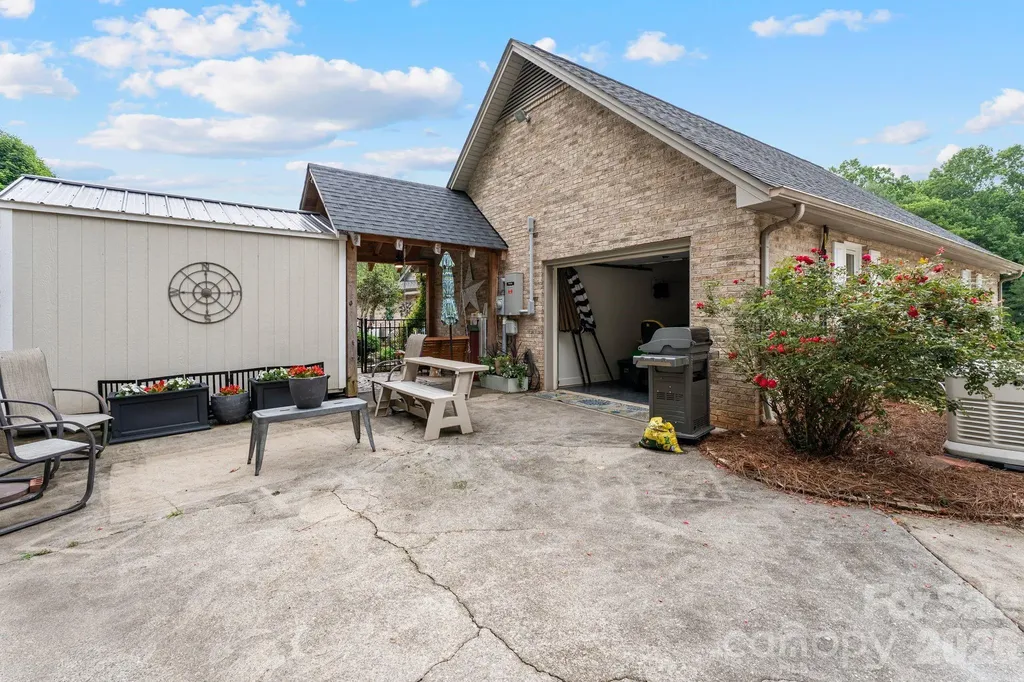 401 Redwood Court Lenoir NC 28645
