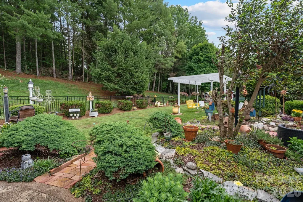 401 Redwood Court Lenoir NC 28645