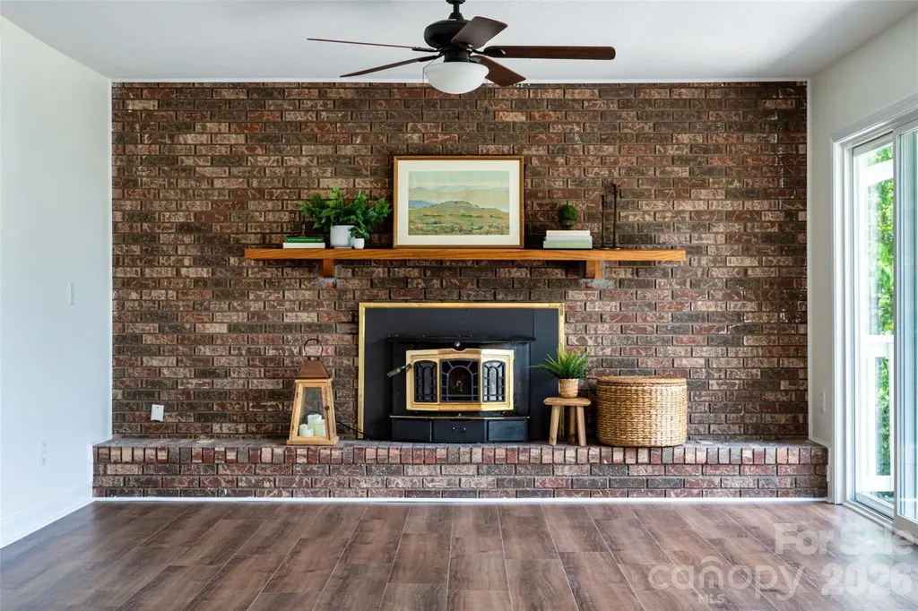 69 Milburn Lane Hendersonville NC 28792