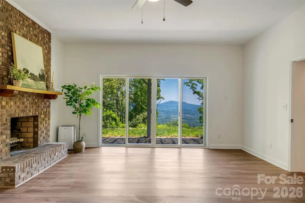 69 Milburn Lane Hendersonville NC 28792