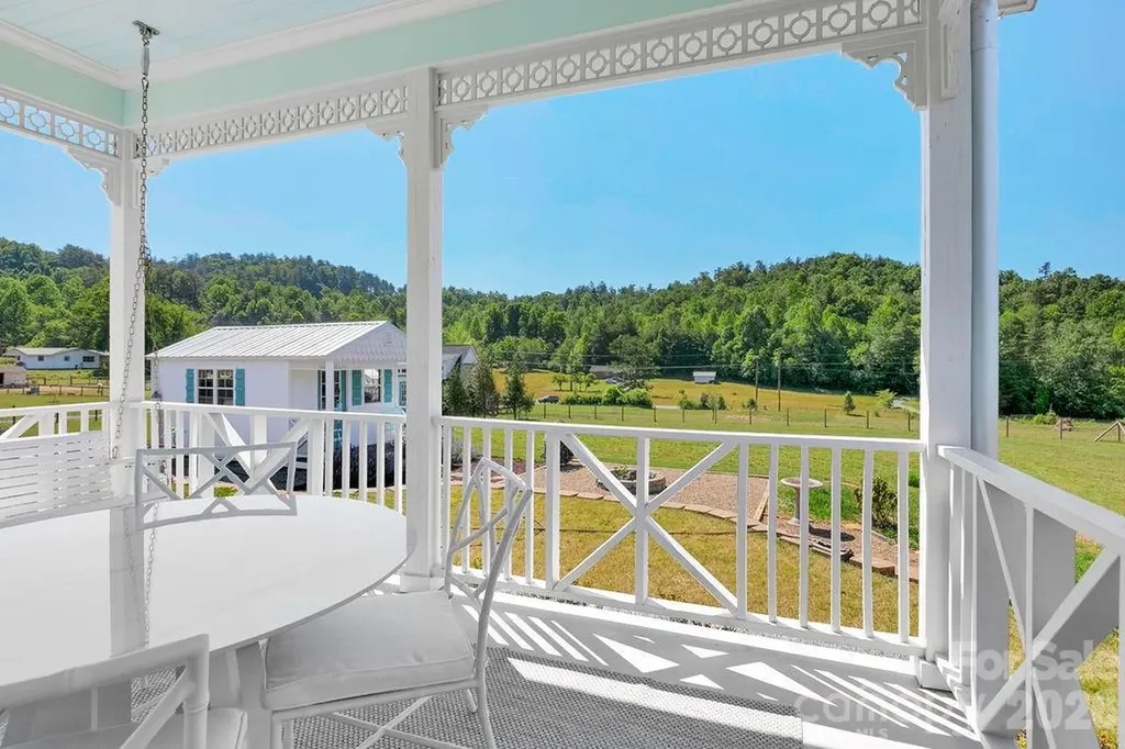 150 Brilliant Sky Road Penrose NC 28766
