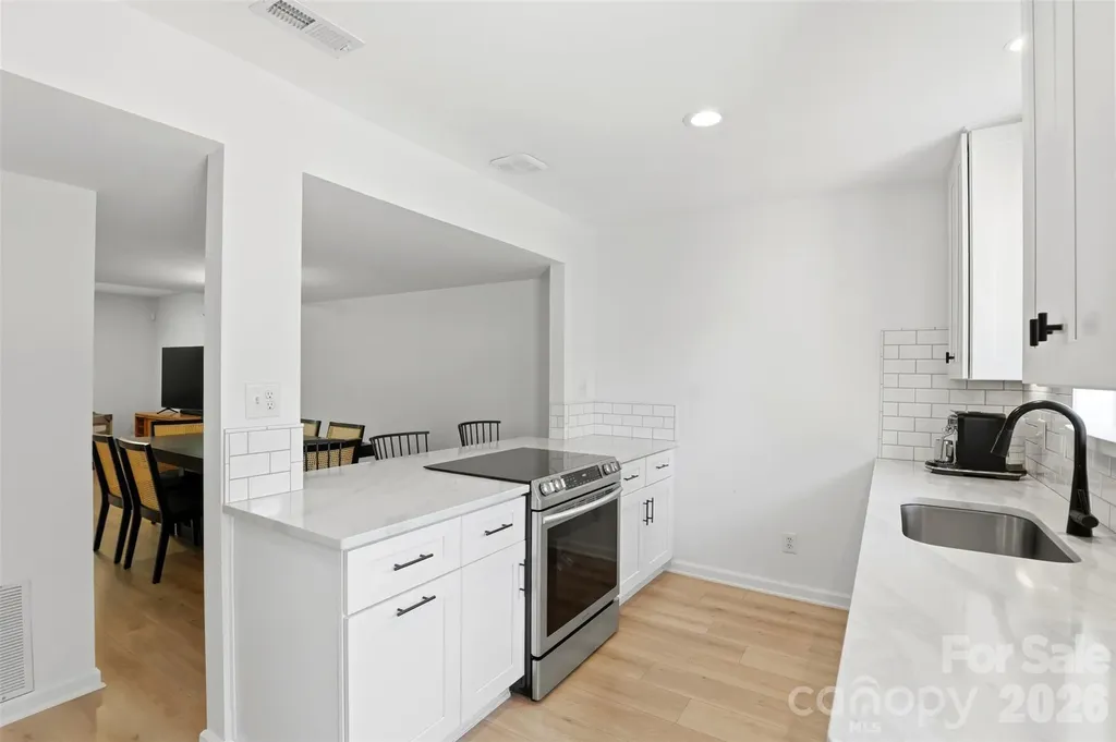 3703 Winding Creek Lane Charlotte NC 28226