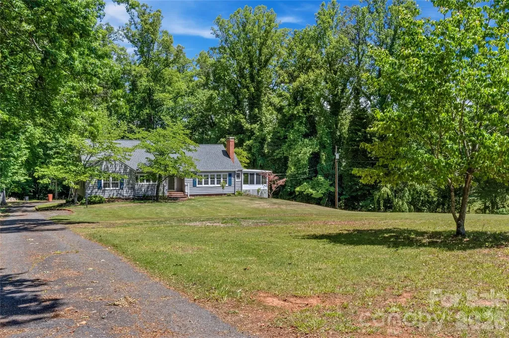951 Dodson Mill Road Pilot Mountain NC 27041