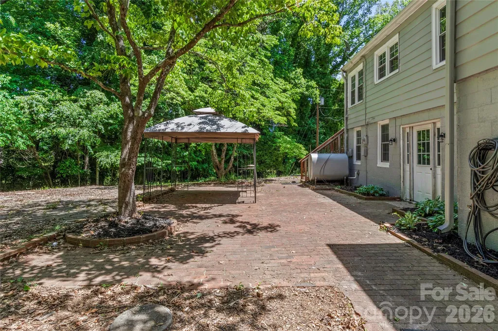 951 Dodson Mill Road Pilot Mountain NC 27041