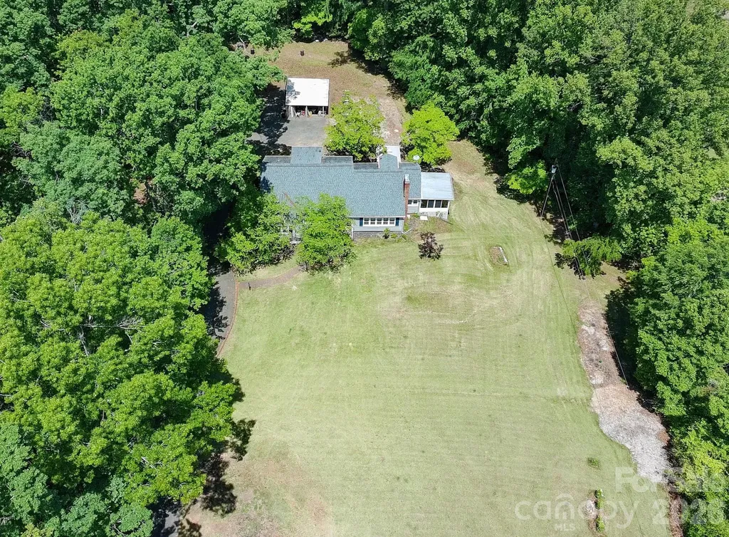951 Dodson Mill Road Pilot Mountain NC 27041
