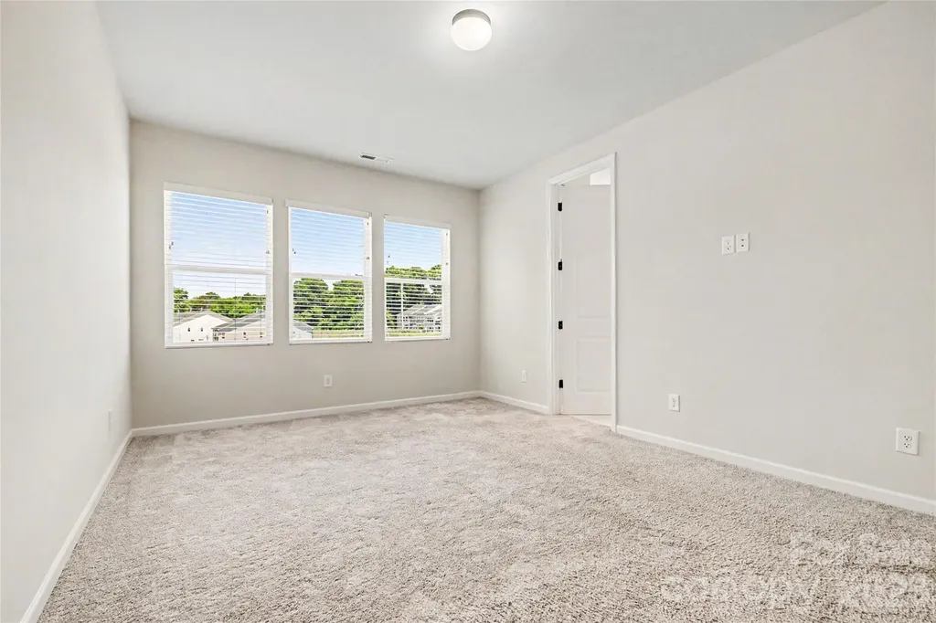 908 Kinsey Alley Charlotte NC 28217