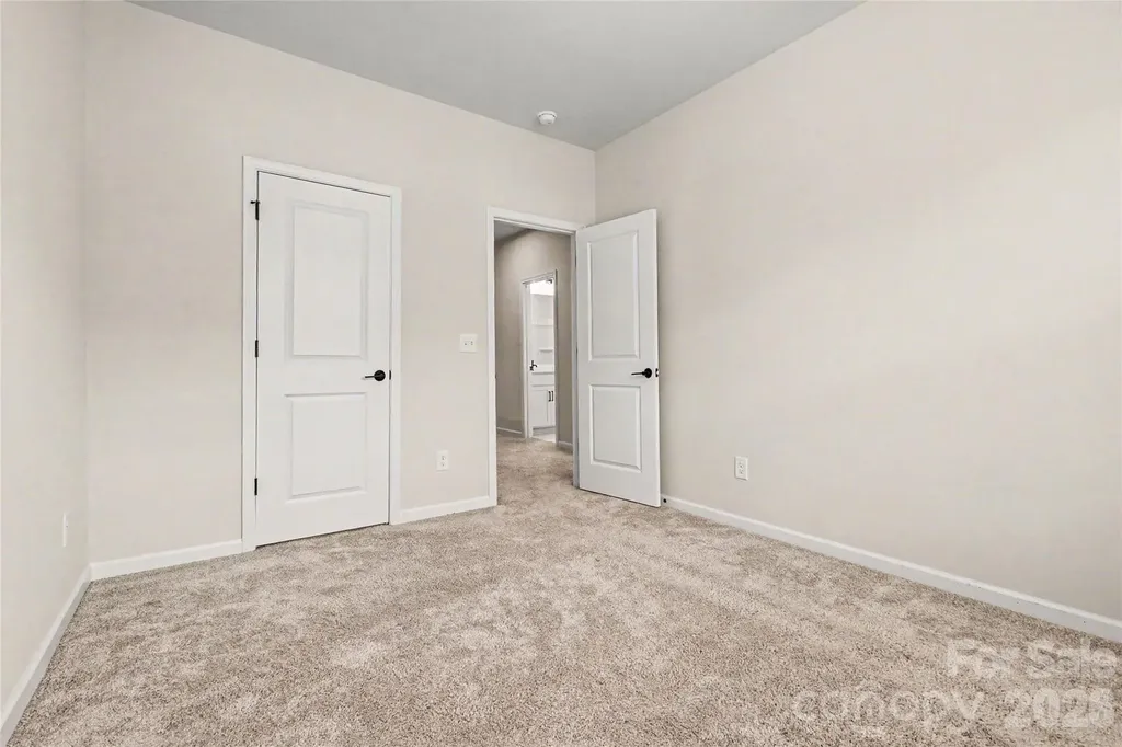 908 Kinsey Alley Charlotte NC 28217