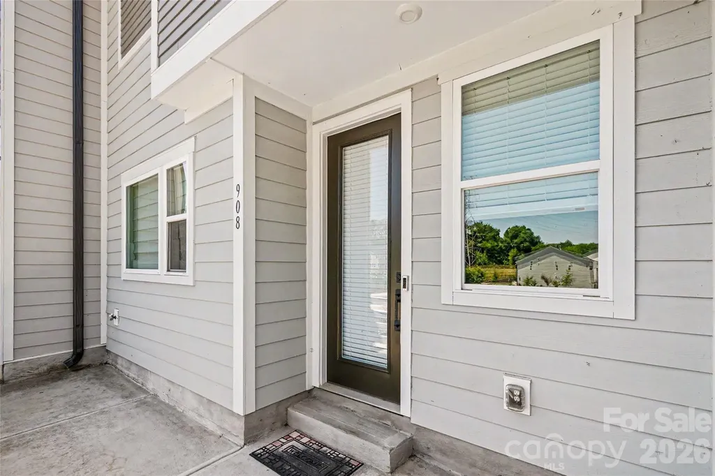 908 Kinsey Alley Charlotte NC 28217