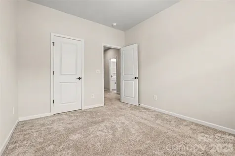 908 Kinsey Alley Charlotte NC 28217