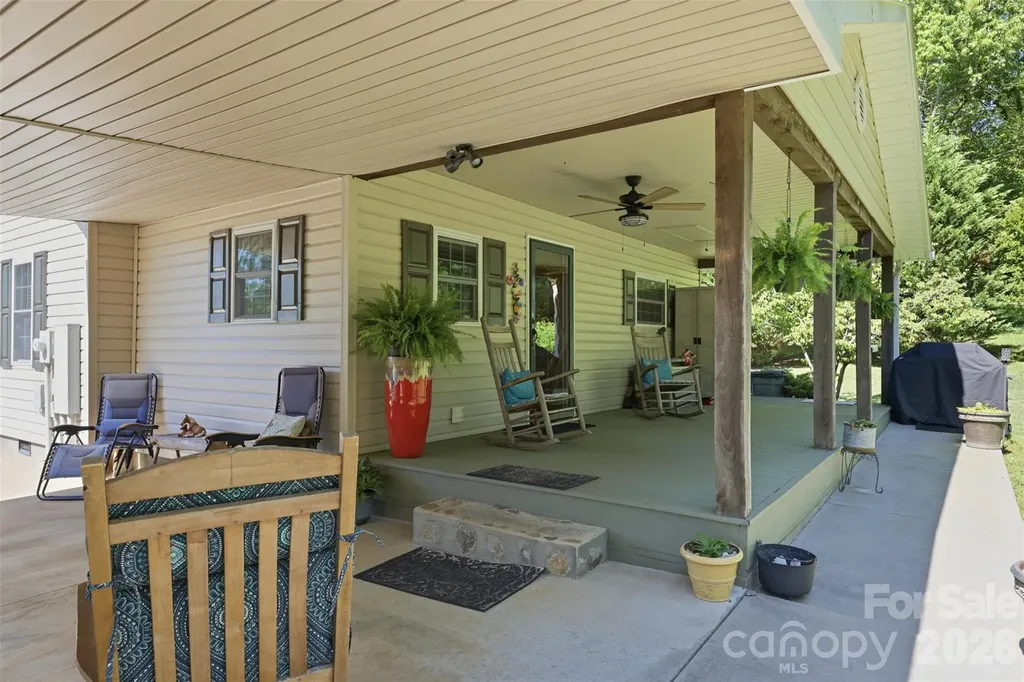 176 + 174 Oak Hollow Road Union Grove NC 28689