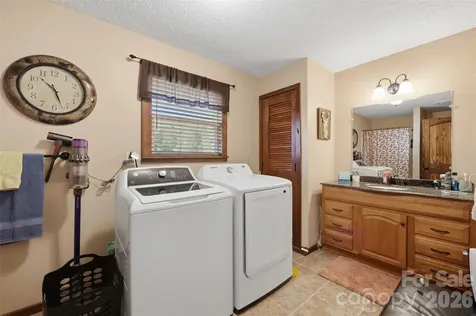 176 + 174 Oak Hollow Road Union Grove NC 28689