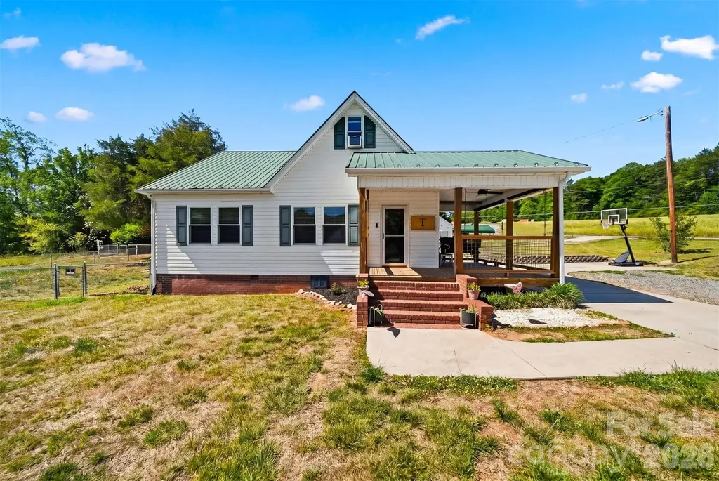 4039 Hartland Road Lenoir NC 28645