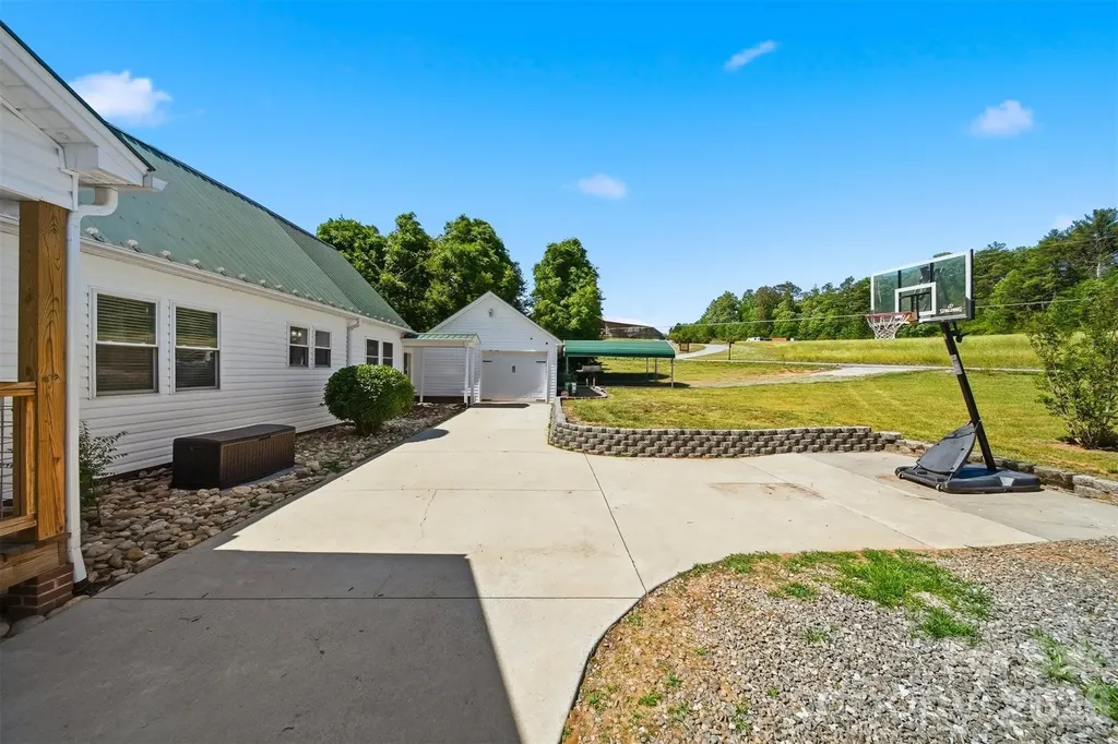 4039 Hartland Road Lenoir NC 28645