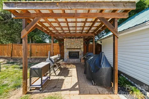 4039 Hartland Road Lenoir NC 28645
