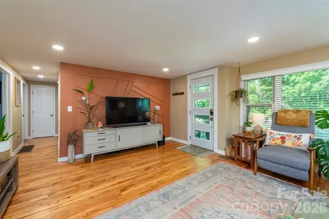 21 Hi Alta Avenue Asheville NC 28806