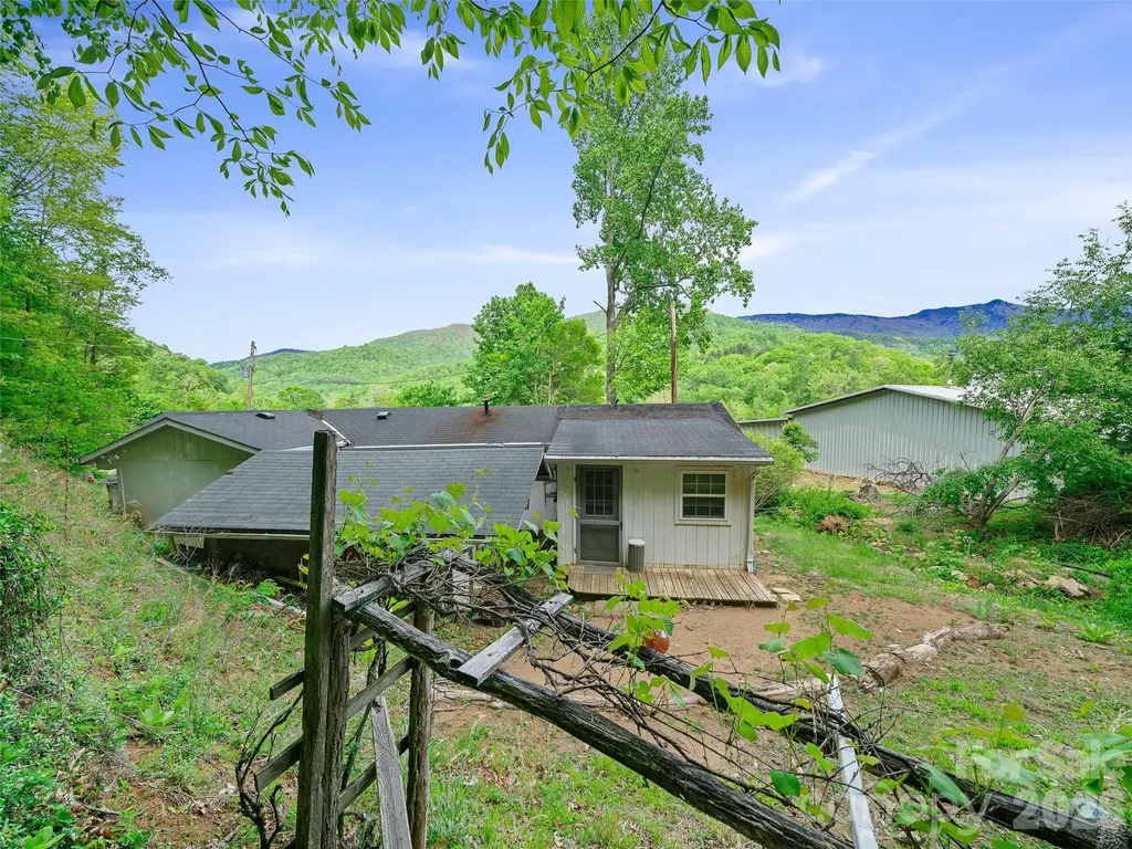 74 Socrates Lane Burnsville NC 28714