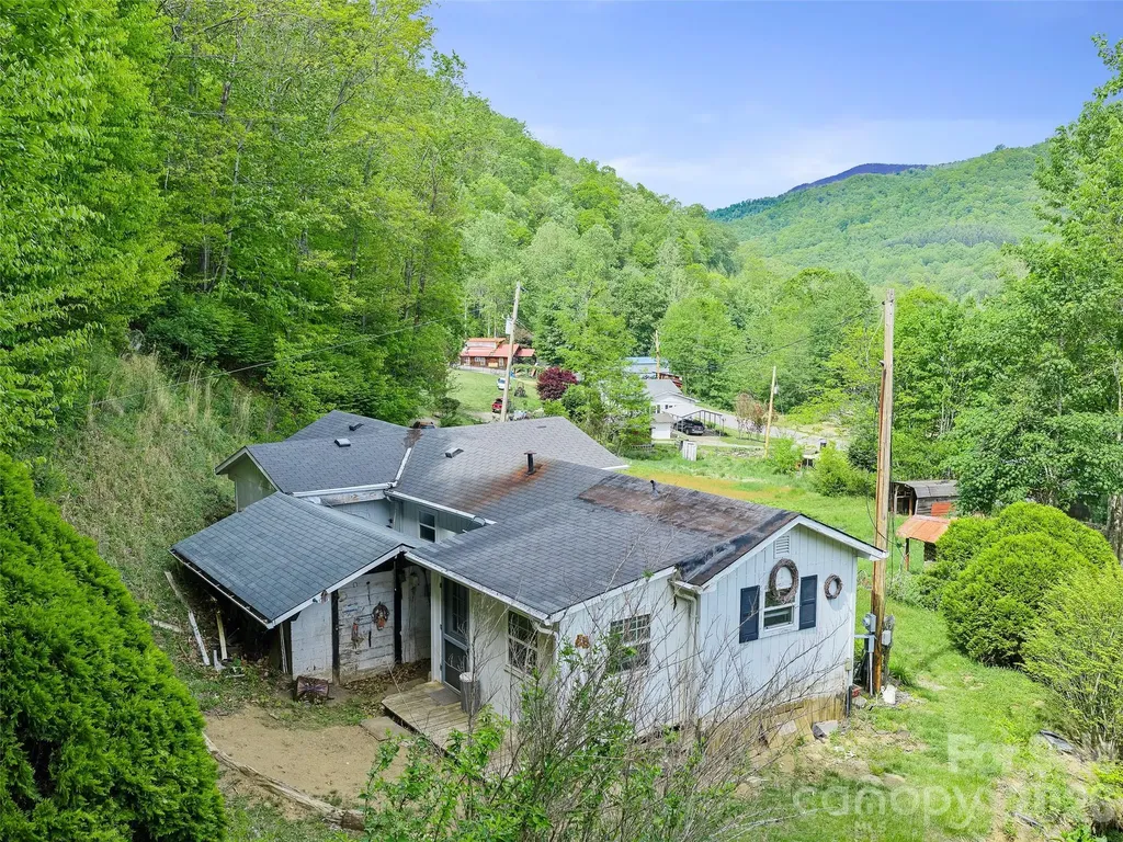 74 Socrates Lane Burnsville NC 28714