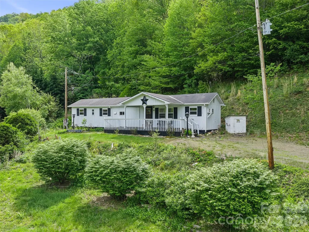 74 Socrates Lane Burnsville NC 28714