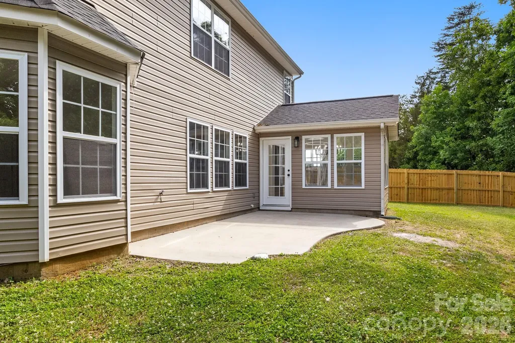 8723 Buttonwood Court Charlotte NC 28215