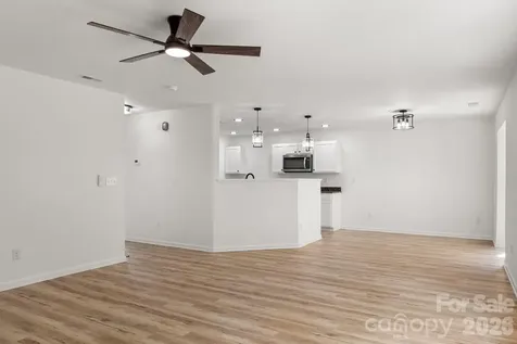 8723 Buttonwood Court Charlotte NC 28215