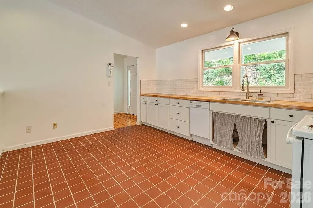 146 Churchill Downs Drive Fairview NC 28730
