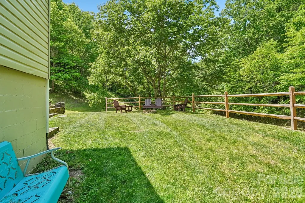 302 Battle Creek Drive Green Mountain NC 28740
