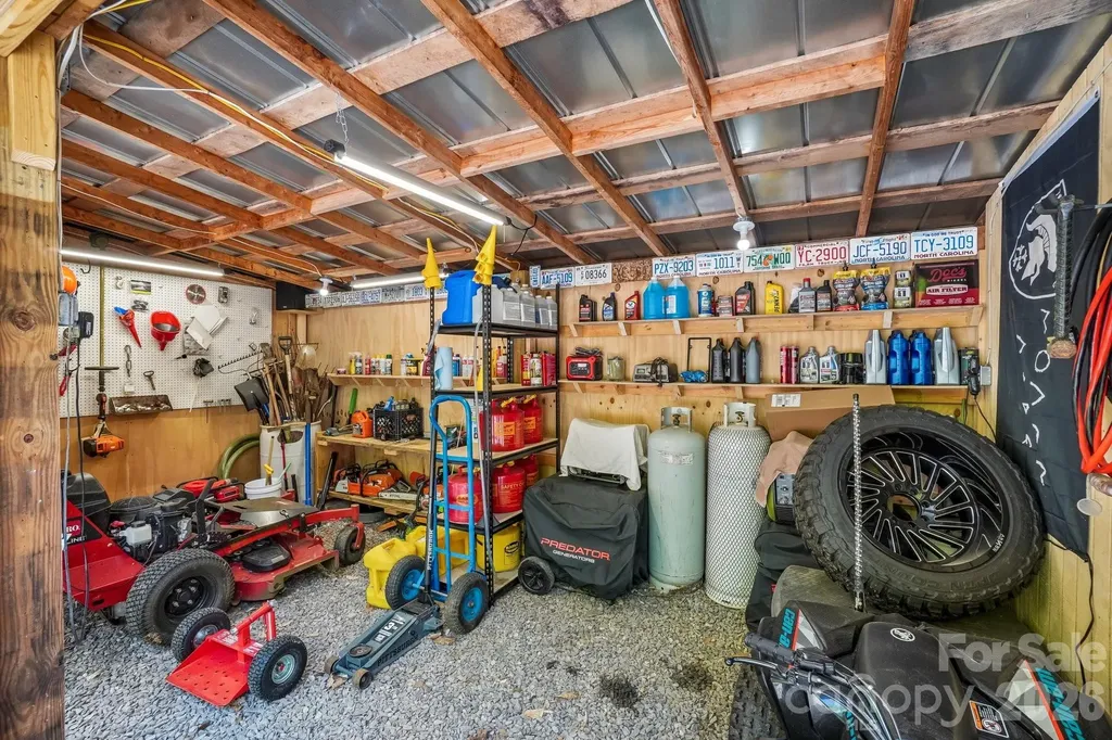 302 Battle Creek Drive Green Mountain NC 28740