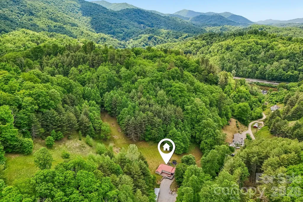 302 Battle Creek Drive Green Mountain NC 28740