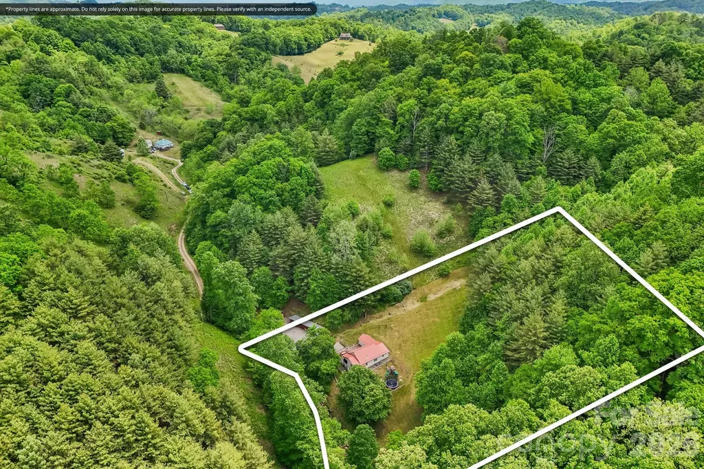 302 Battle Creek Drive Green Mountain NC 28740
