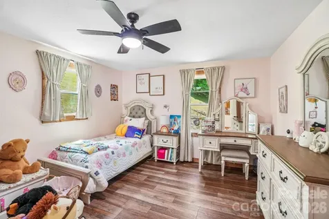302 Battle Creek Drive Green Mountain NC 28740
