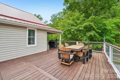 302 Battle Creek Drive Green Mountain NC 28740