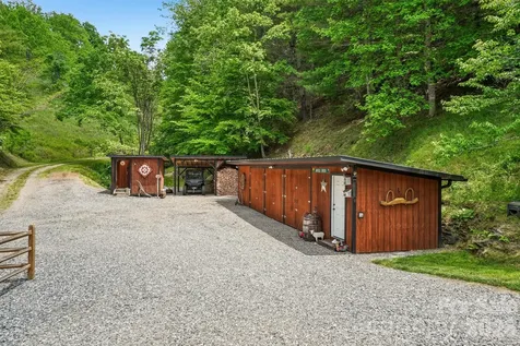 302 Battle Creek Drive Green Mountain NC 28740