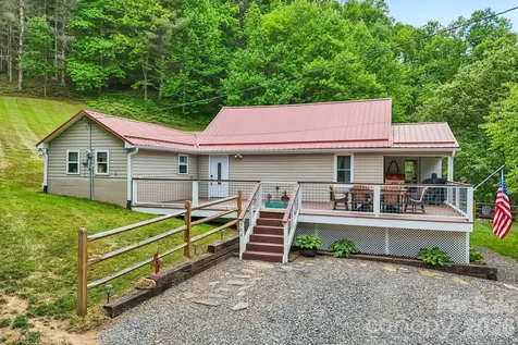 302 Battle Creek Drive Green Mountain NC 28740