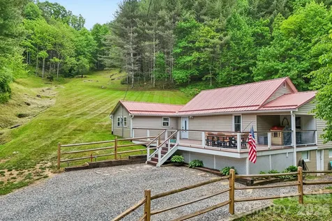 302 Battle Creek Drive Green Mountain NC 28740