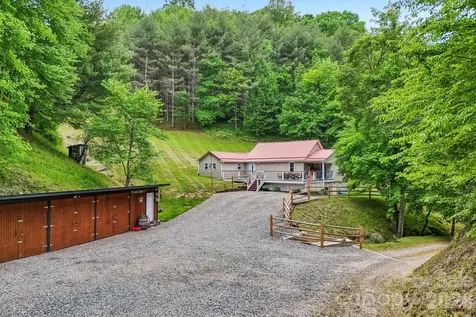 302 Battle Creek Drive Green Mountain NC 28740