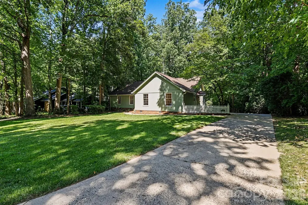 319 Kingsley Drive Charlotte NC 28270