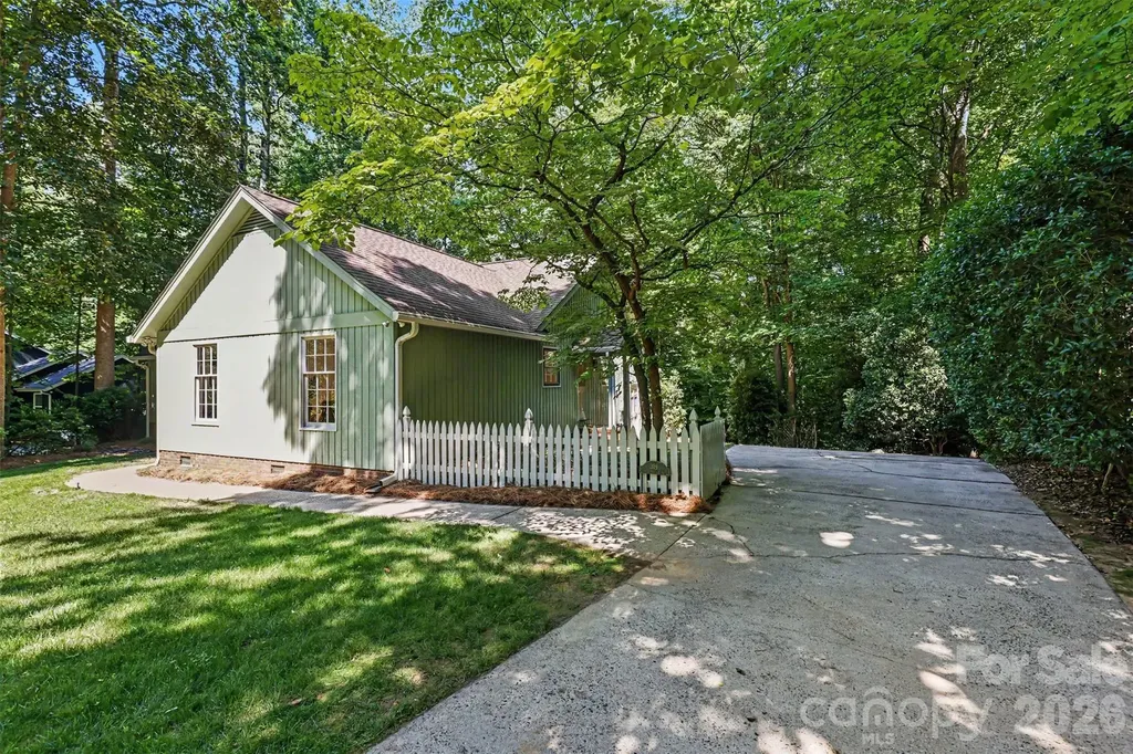319 Kingsley Drive Charlotte NC 28270