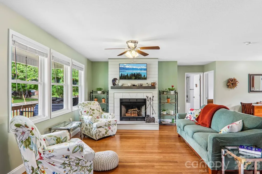 527 Trammell Avenue Canton NC 28716