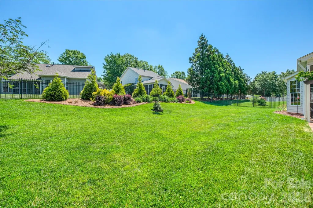 1005 Feather Oak Lane Matthews NC 28104