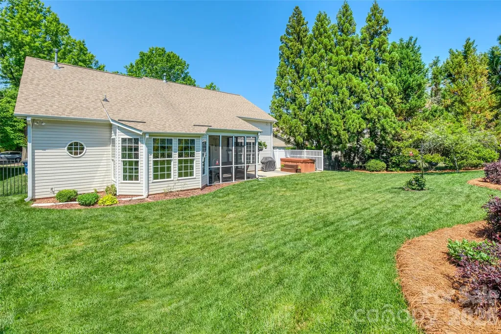 1005 Feather Oak Lane Matthews NC 28104