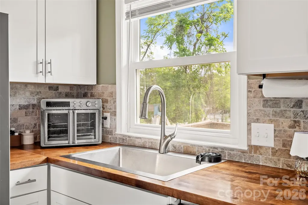 708 Prince Drive Hendersonville NC 28791